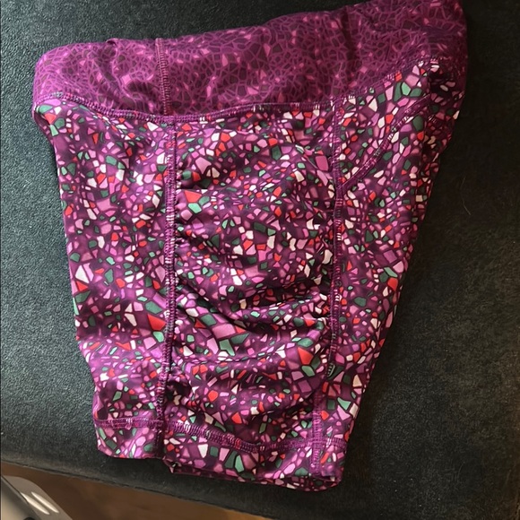 Lululemon Purple Patterned Shorts sz 4 - Picture 3 of 8